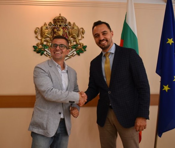 Министерството на икономиката: България може да даде успешна реализация на младите хора