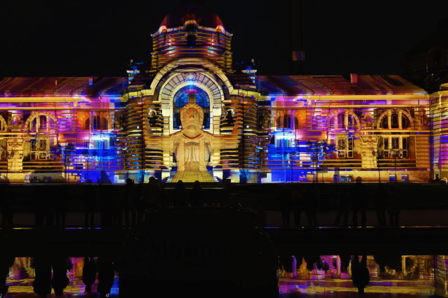 22 светлинни творби преобразяват най-известните ни фасади за деня на Европа