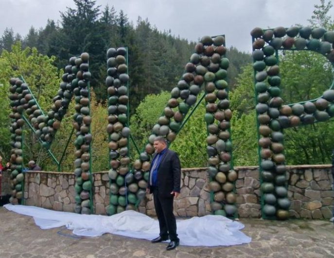 Най-атрактивното село Забърдо откри паметник от 320 войнишки каски
